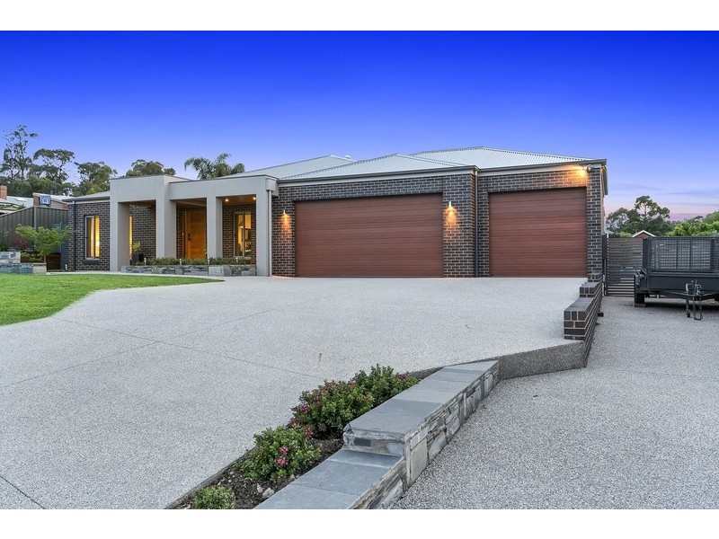 8 Snowgum Court, Strathdale VIC 3550