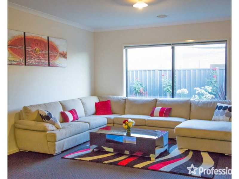 18 Perry Lane, Epsom VIC 3551