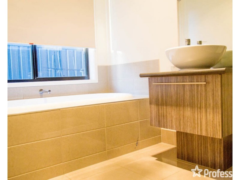 18 Perry Lane, Epsom VIC 3551