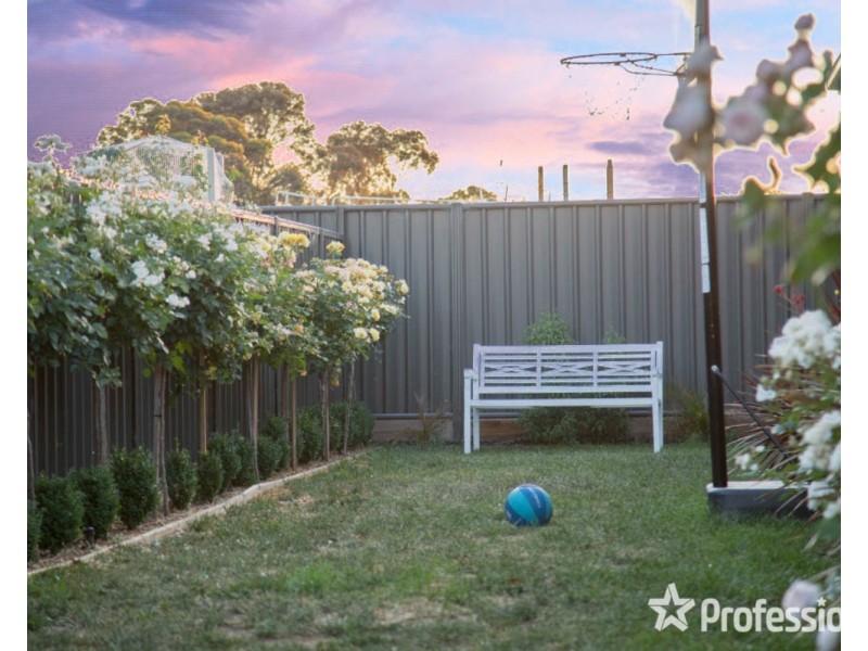 18 Perry Lane, Epsom VIC 3551