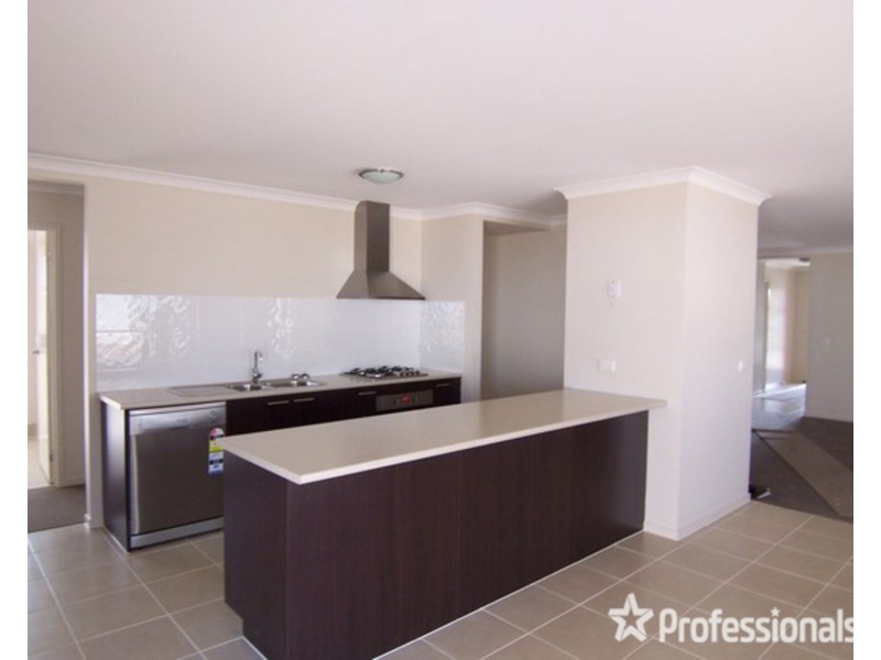 15 Tununga Circuit, Kangaroo Flat VIC 3555