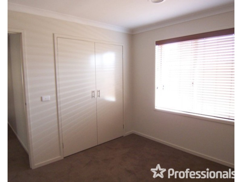 15 Tununga Circuit, Kangaroo Flat VIC 3555