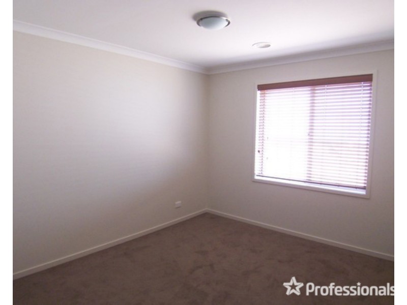 15 Tununga Circuit, Kangaroo Flat VIC 3555