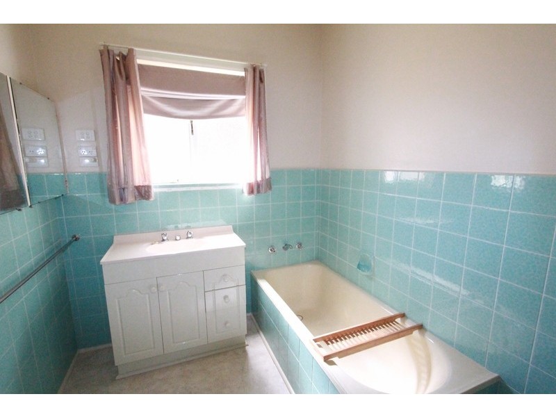 22 Nish Street, Flora Hill VIC 3550