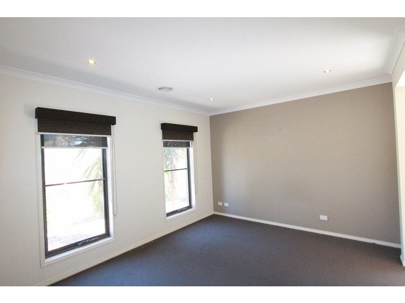 2 Tununga Circuit, Kangaroo Flat VIC 3555