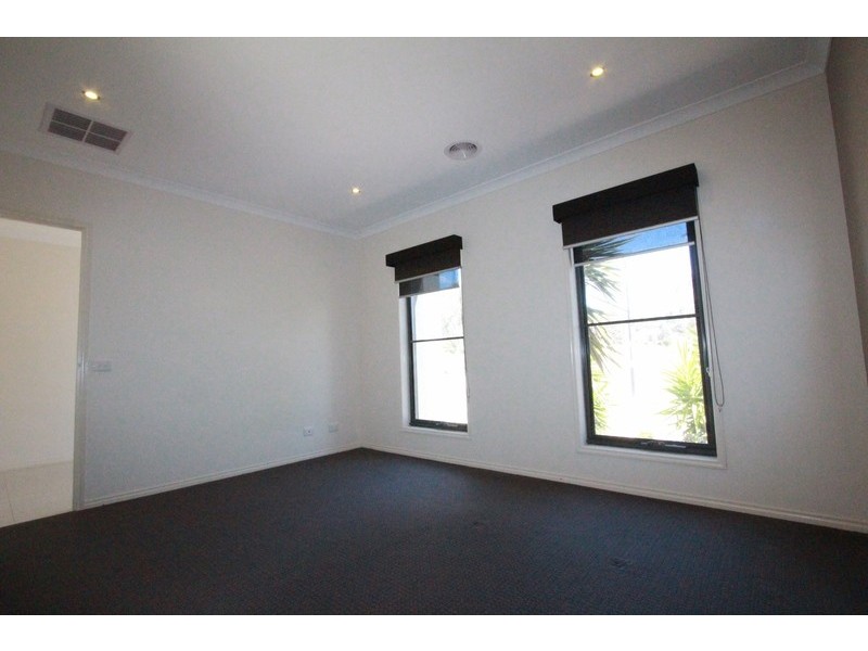 2 Tununga Circuit, Kangaroo Flat VIC 3555