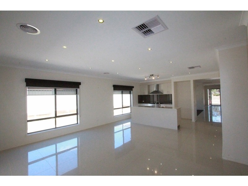 2 Tununga Circuit, Kangaroo Flat VIC 3555