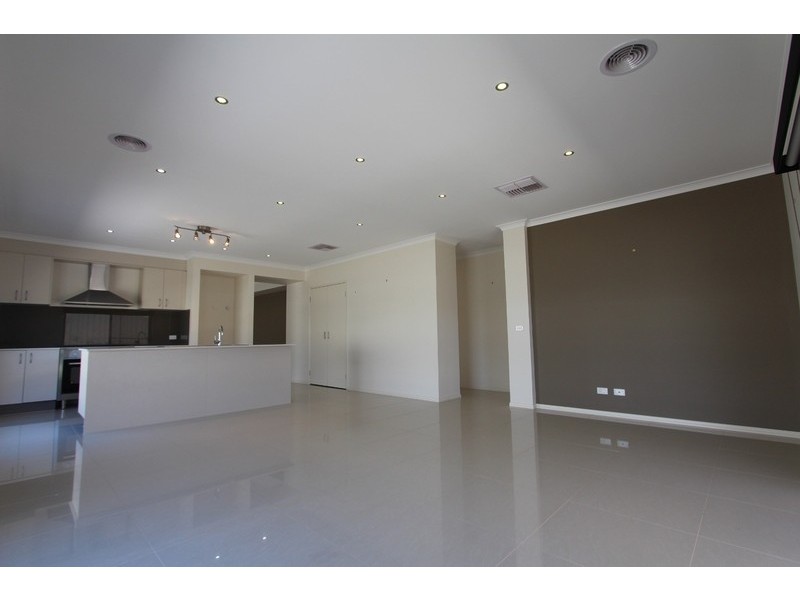 2 Tununga Circuit, Kangaroo Flat VIC 3555