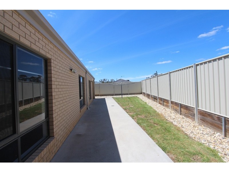 2 Tununga Circuit, Kangaroo Flat VIC 3555