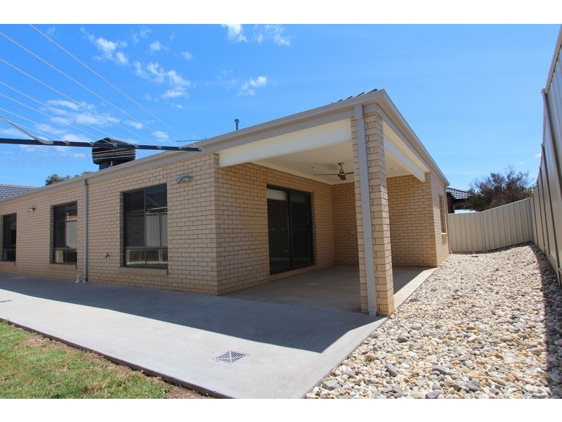 2 Tununga Circuit, Kangaroo Flat VIC 3555