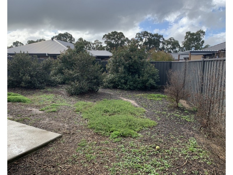 9 Perry Lane, Epsom VIC 3551