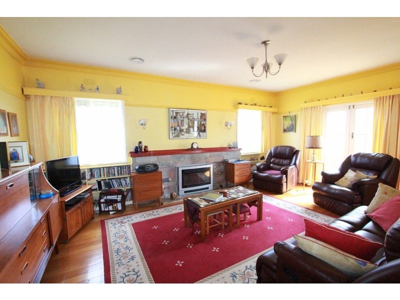 22 Nish Street, Flora Hill VIC 3550