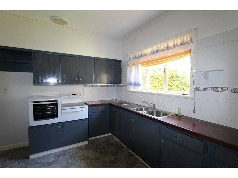 22 Nish Street, Flora Hill VIC 3550