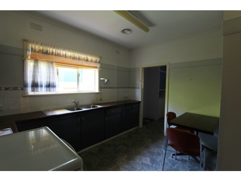 22 Nish Street, Flora Hill VIC 3550