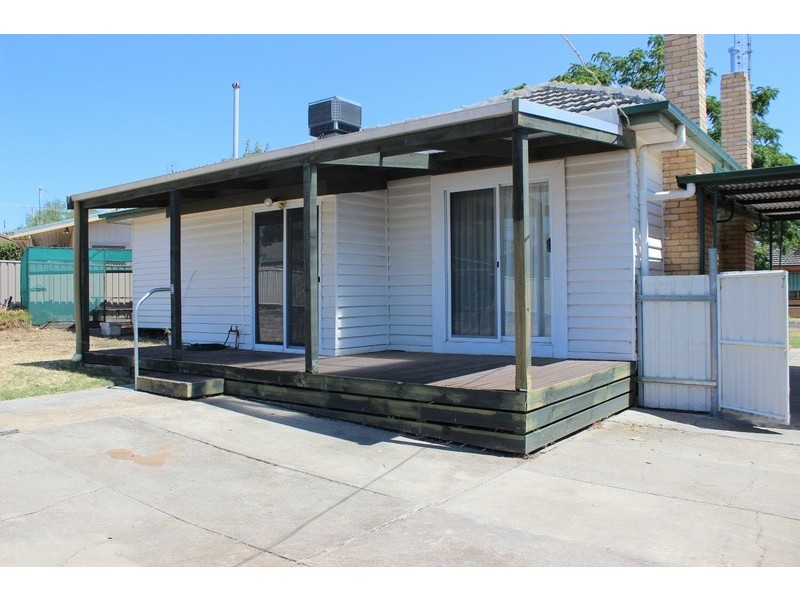6  Peters Street, Long Gully VIC 3550