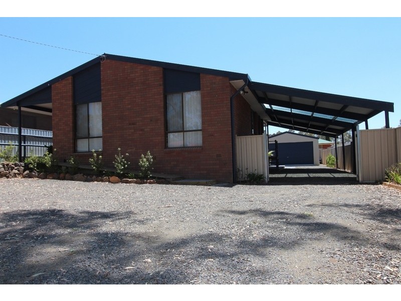 17 Lowe Street, Kangaroo Flat VIC 3555