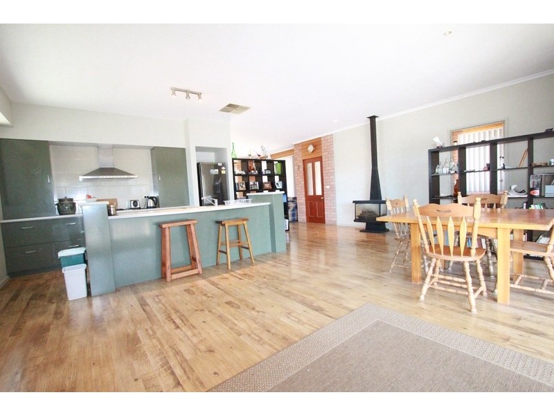 17 Lowe Street, Kangaroo Flat VIC 3555