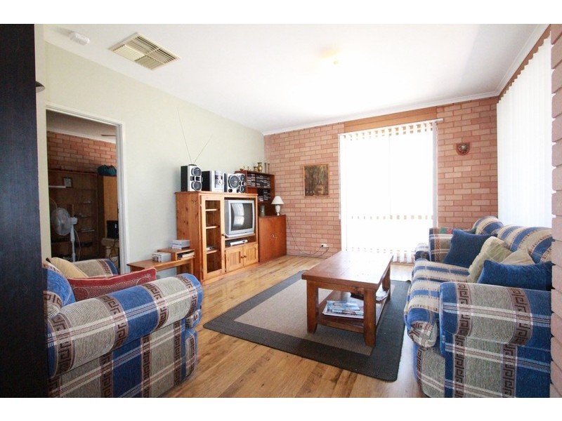 17 Lowe Street, Kangaroo Flat VIC 3555