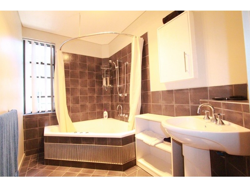 17 Lowe Street, Kangaroo Flat VIC 3555