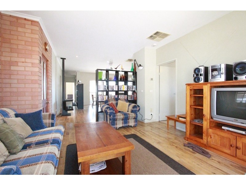 17 Lowe Street, Kangaroo Flat VIC 3555