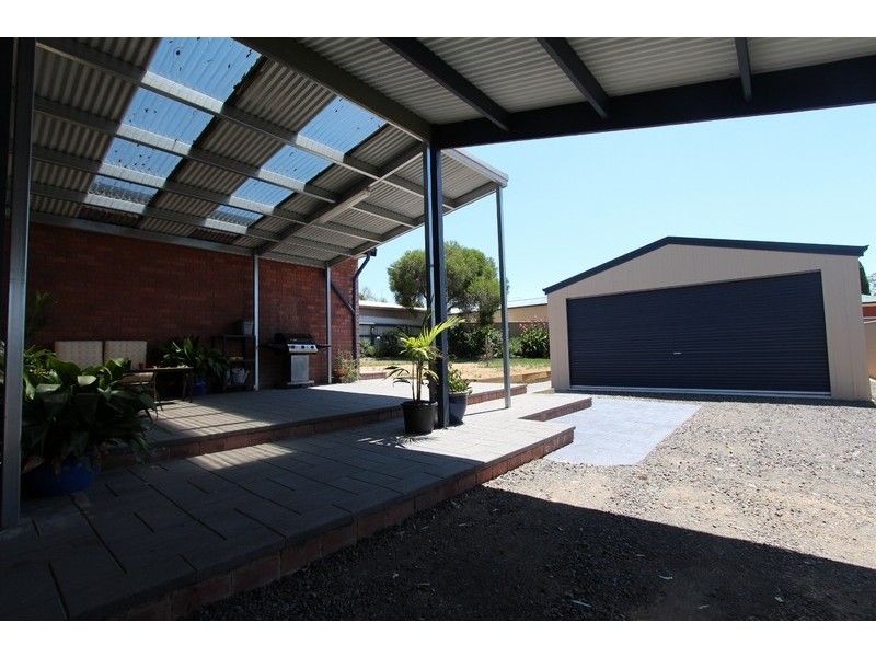 17 Lowe Street, Kangaroo Flat VIC 3555