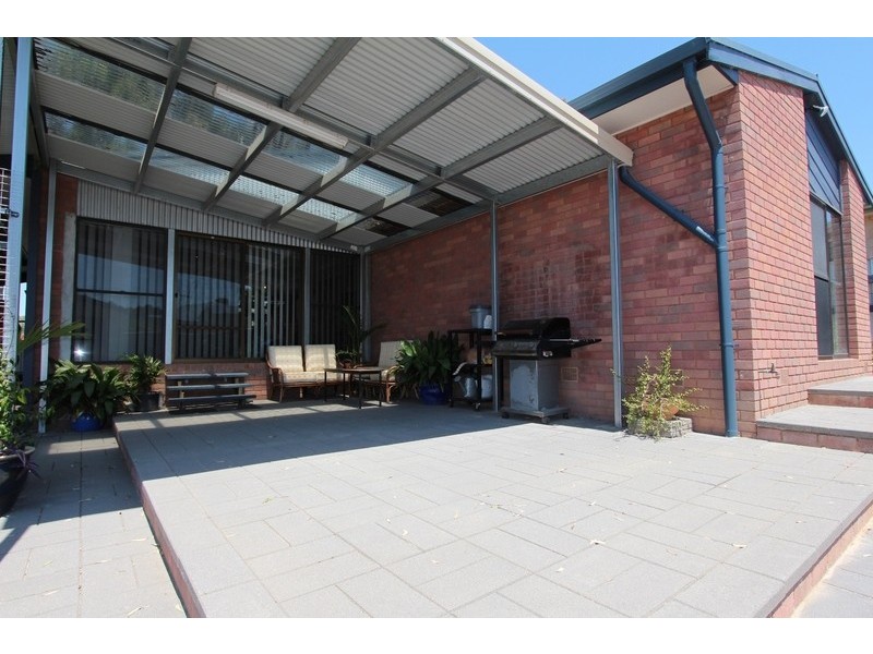 17 Lowe Street, Kangaroo Flat VIC 3555