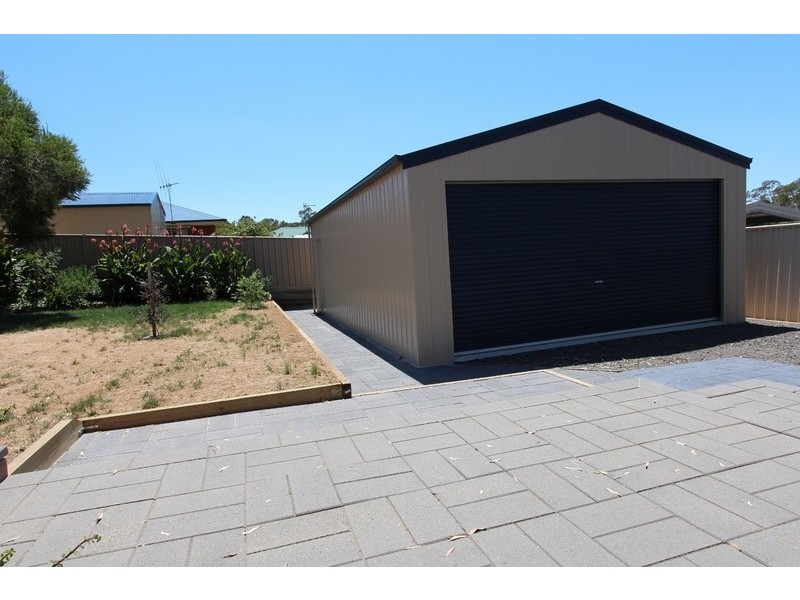 17 Lowe Street, Kangaroo Flat VIC 3555