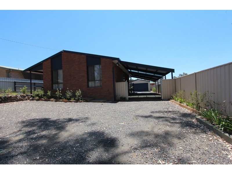 17 Lowe Street, Kangaroo Flat VIC 3555