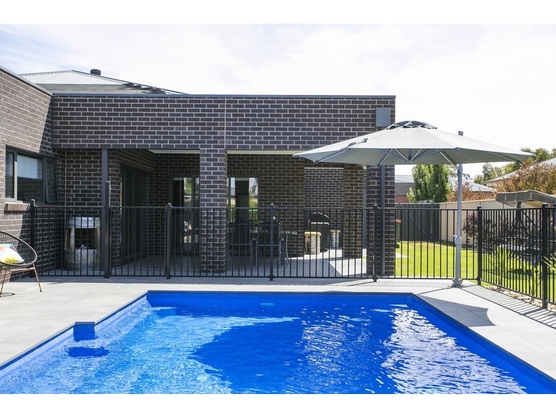 4 Kent Place, Strathfieldsaye VIC 3551