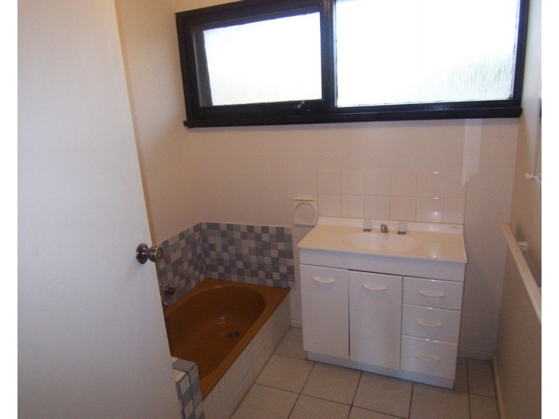 54 Race Street, Flora Hill VIC 3550