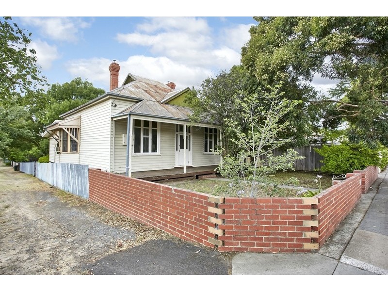 23 Carpenter Street, Quarry Hill VIC 3550