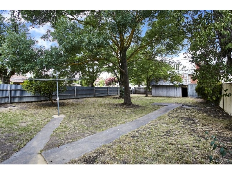 23 Carpenter Street, Quarry Hill VIC 3550