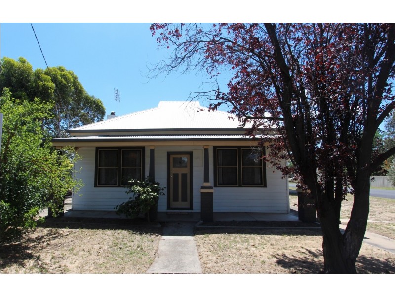 16 Mitchell Street, Heathcote VIC 3523