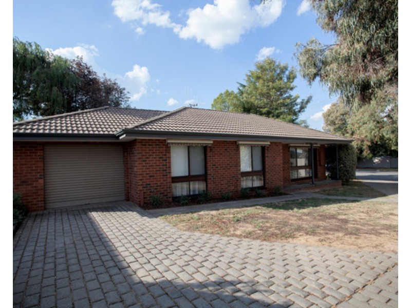 1/3 Minto Street, Quarry Hill VIC 3550