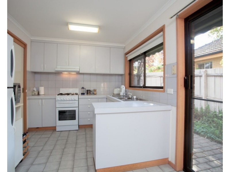1/3 Minto Street, Quarry Hill VIC 3550