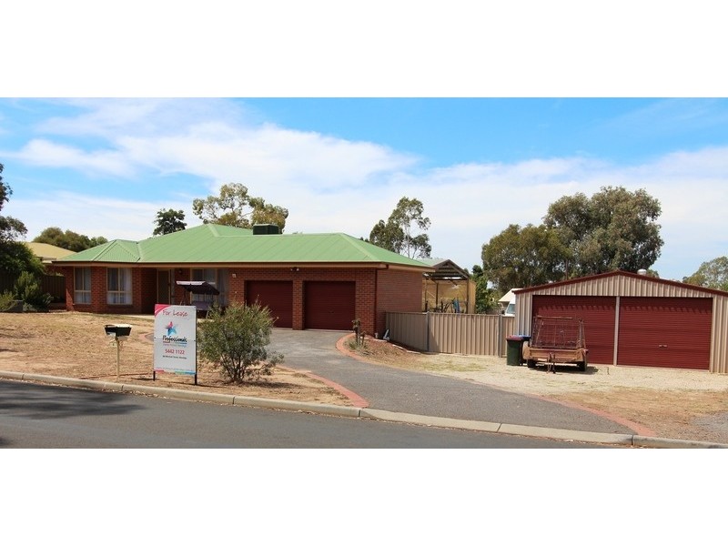 4 Bowles Road, Epsom VIC 3551
