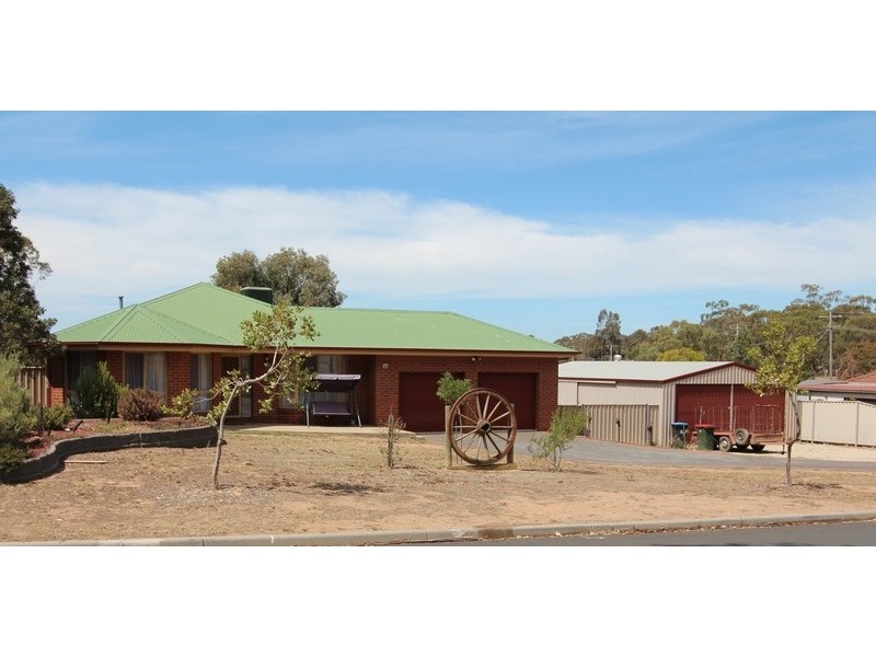 4 Bowles Road, Epsom VIC 3551