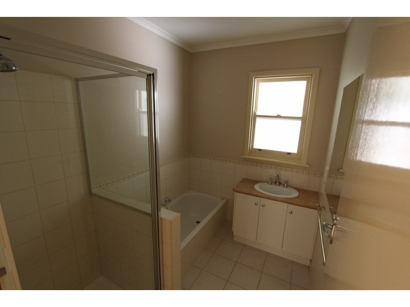 2 Nankoor Street, Golden Square VIC 3555