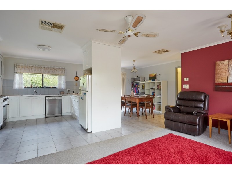 4 Sherman Crescent, Spring Gully VIC 3550