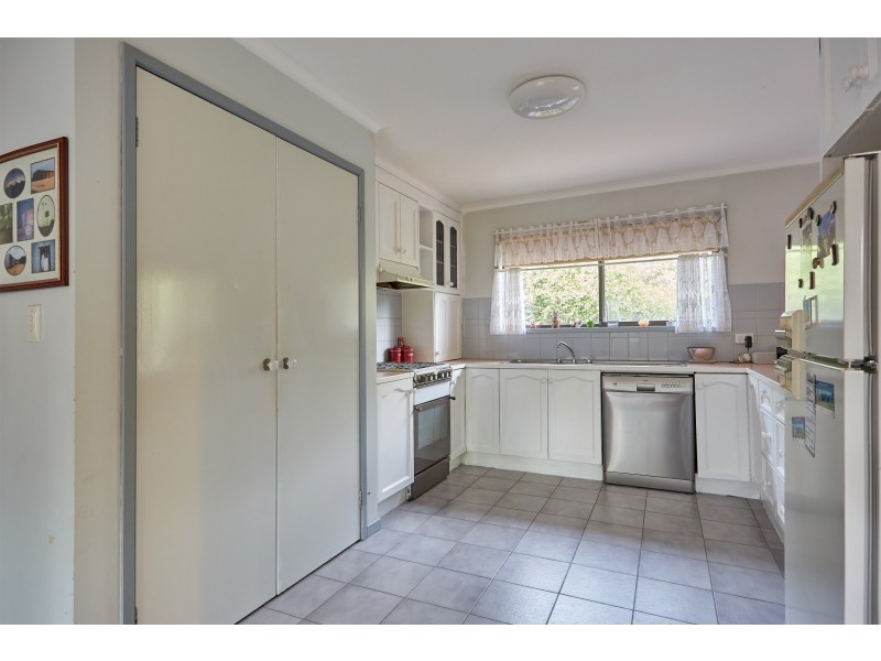 4 Sherman Crescent, Spring Gully VIC 3550