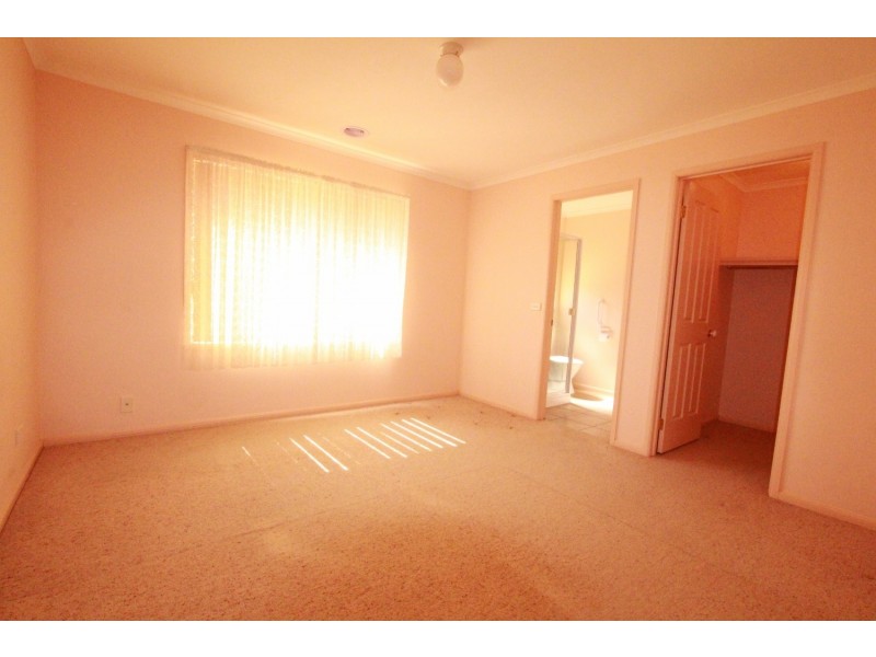 10 Elvey Drive, Kangaroo Flat VIC 3555