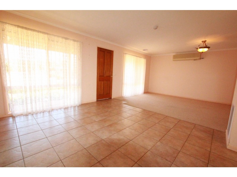 10 Elvey Drive, Kangaroo Flat VIC 3555