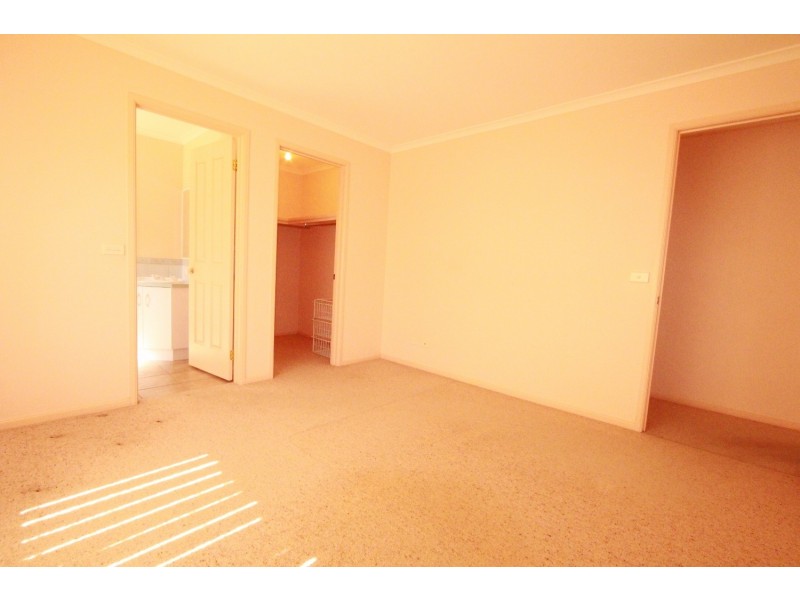 10 Elvey Drive, Kangaroo Flat VIC 3555