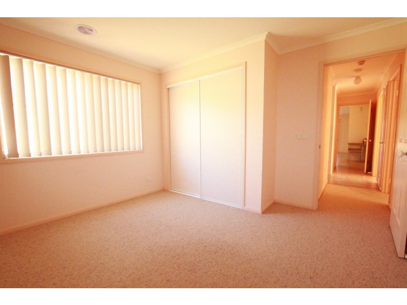 10 Elvey Drive, Kangaroo Flat VIC 3555