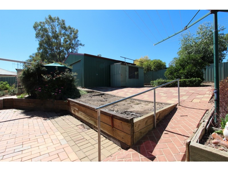 10 Elvey Drive, Kangaroo Flat VIC 3555