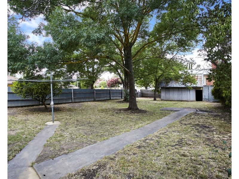23 Carpenter Street, Quarry Hill VIC 3550