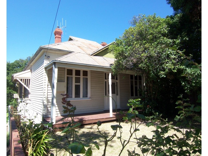 23 Carpenter Street, Quarry Hill VIC 3550