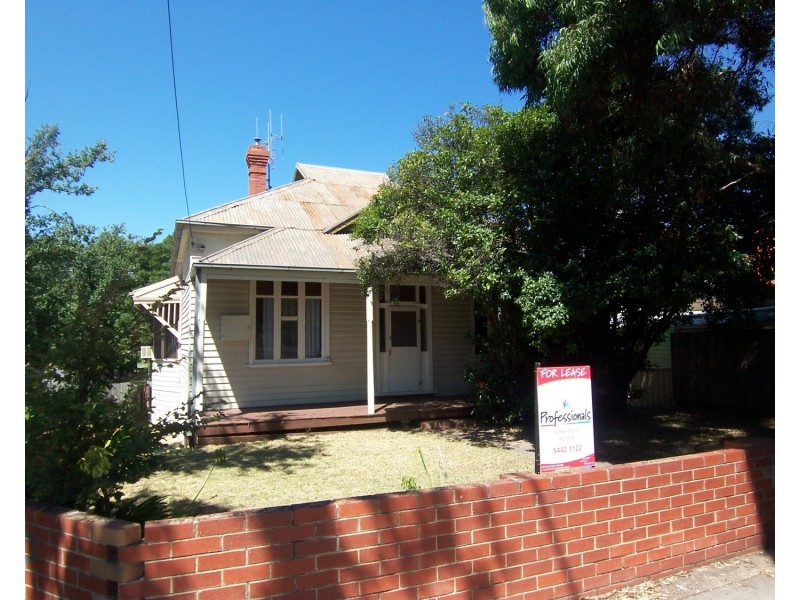 23 Carpenter Street, Quarry Hill VIC 3550