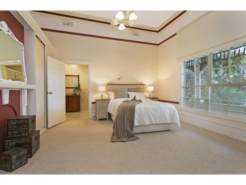 8 Brodie Street, Quarry Hill VIC 3550