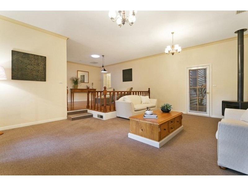 8 Brodie Street, Quarry Hill VIC 3550